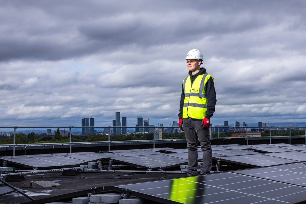 découvrez l'énergie solaire, une source d'énergie renouvelable et durable qui permet de produire de l'électricité tout en respectant l'environnement. explorez les avantages, les technologies émergentes et comment adopter cette solution verte pour votre maison ou votre entreprise.