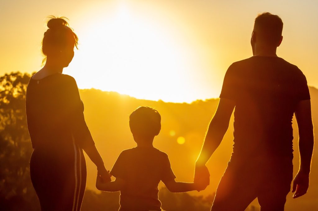 découvrez des projets familiaux créatifs et amusants à réaliser ensemble. que ce soit pour renforcer les liens, partager des moments inoubliables, ou apprendre de nouvelles compétences, trouvez des idées inspirantes pour chaque membre de la famille.