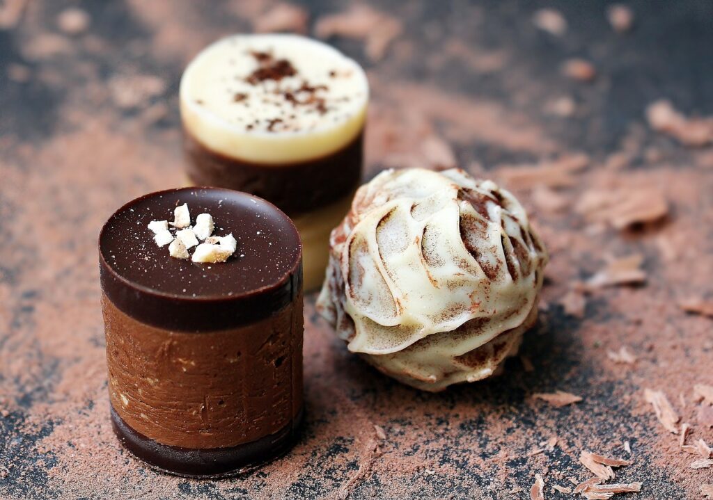 découvrez l'univers irrésistible du chocolat : des délices crémeux aux saveurs intenses, explorez des recettes, des conseils de dégustation et l'histoire fascinante de ce trésor culinaire. éveillez vos sens avec chaque bouchée!