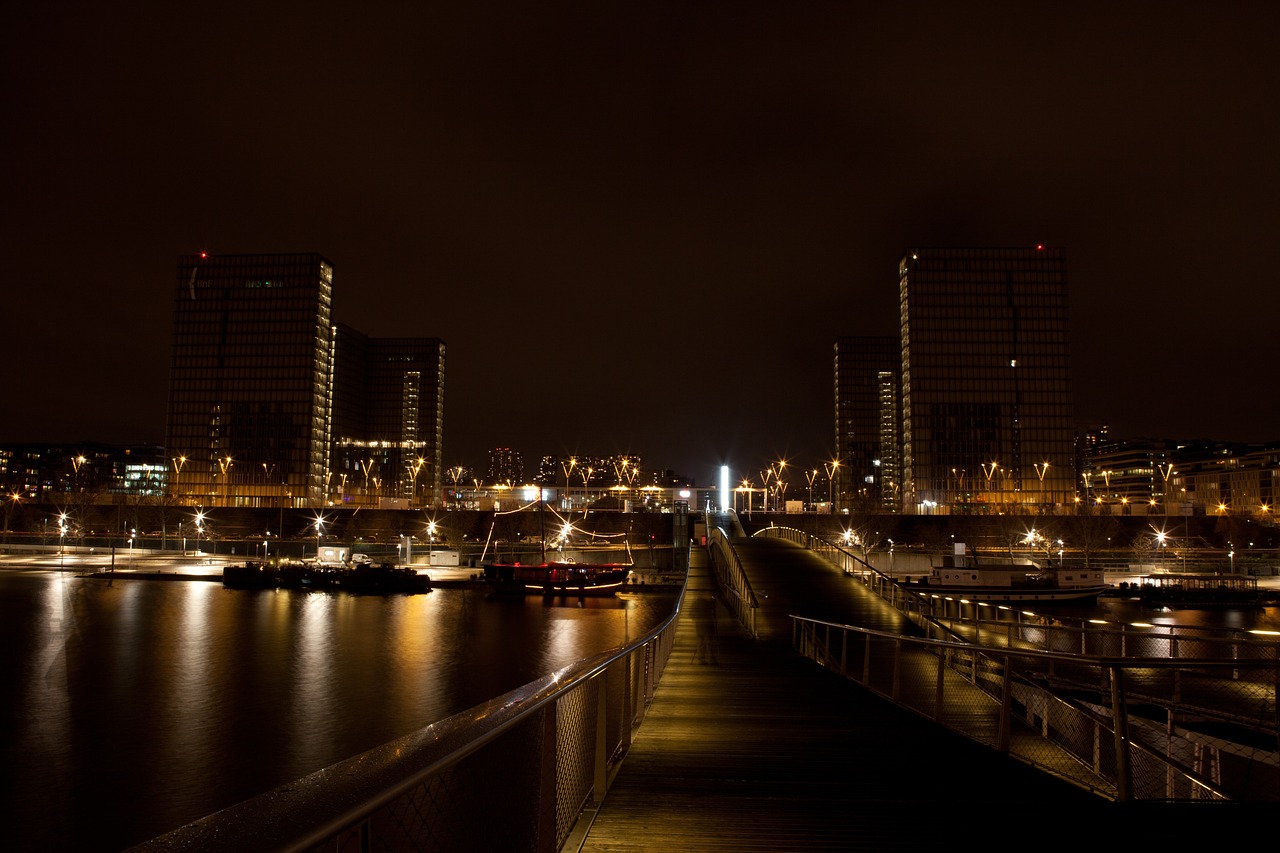 découvrez la vie et l'héritage de françois mitterrand, l'un des présidents emblématiques de la france. explorez son parcours politique, ses réformes et son influence sur la société française moderne.