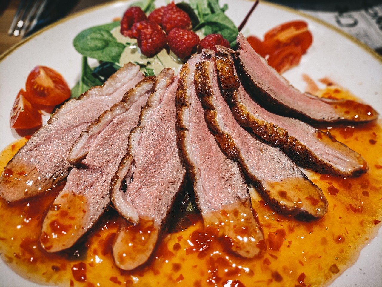 découvrez les avantages de la cuisson sous vide, une méthode innovante qui préserve les saveurs et les nutriments de vos aliments. apprenez à maîtriser cette technique pour des plats savoureux et parfaitement cuits.